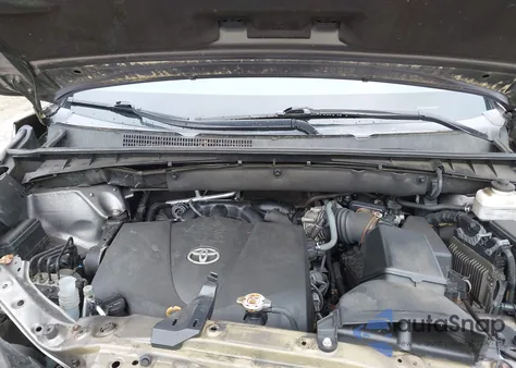 2018 Toyota Highlander Xle z USA, uszkodzony, nr VIN 5TDJZRFH8JS884909